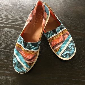 Toms Aztec Pattern Slip On Shoes Women’s 9.5 B